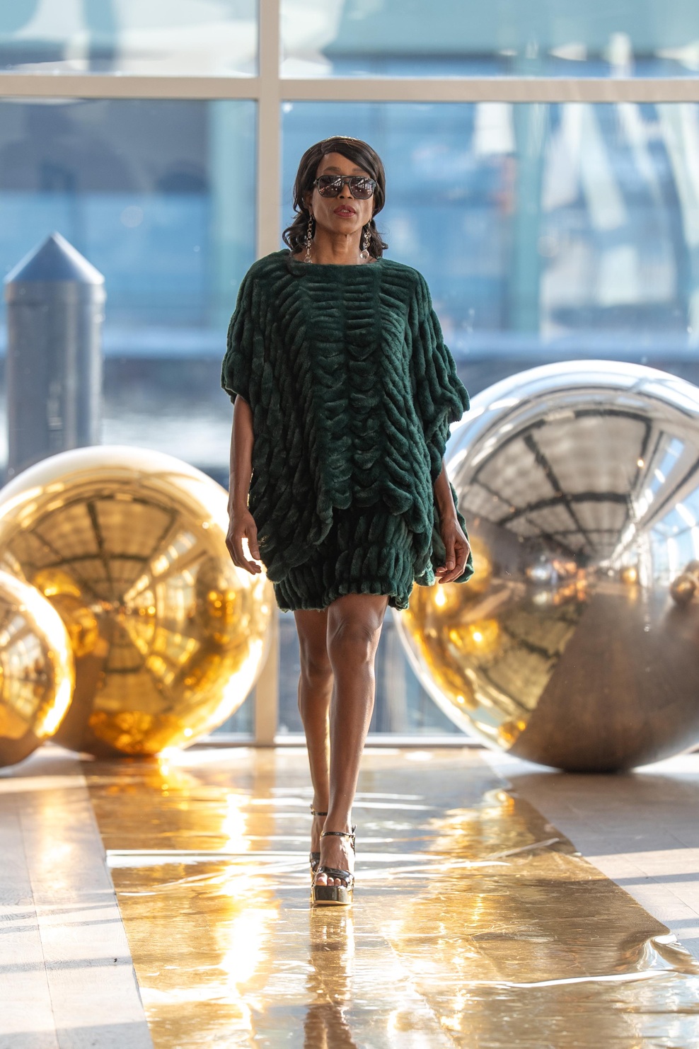 MAHOGANI COLLECTIONS with VELENCI Glasses