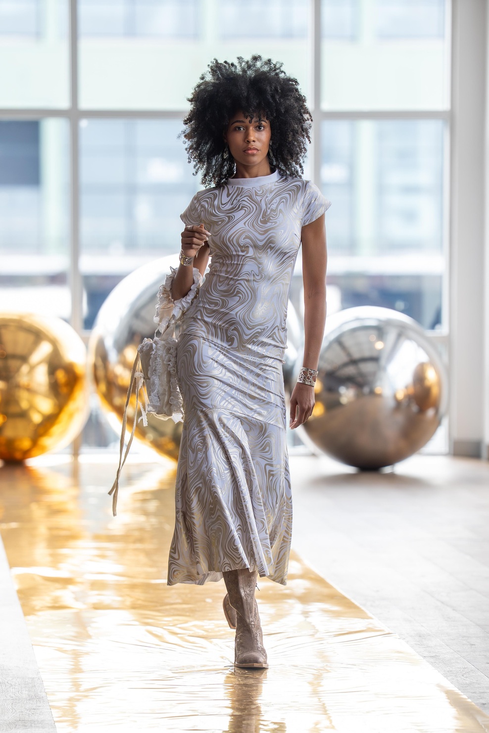 MUNDOE&E with LOVETUNAY Bag & NINA B. Shoes