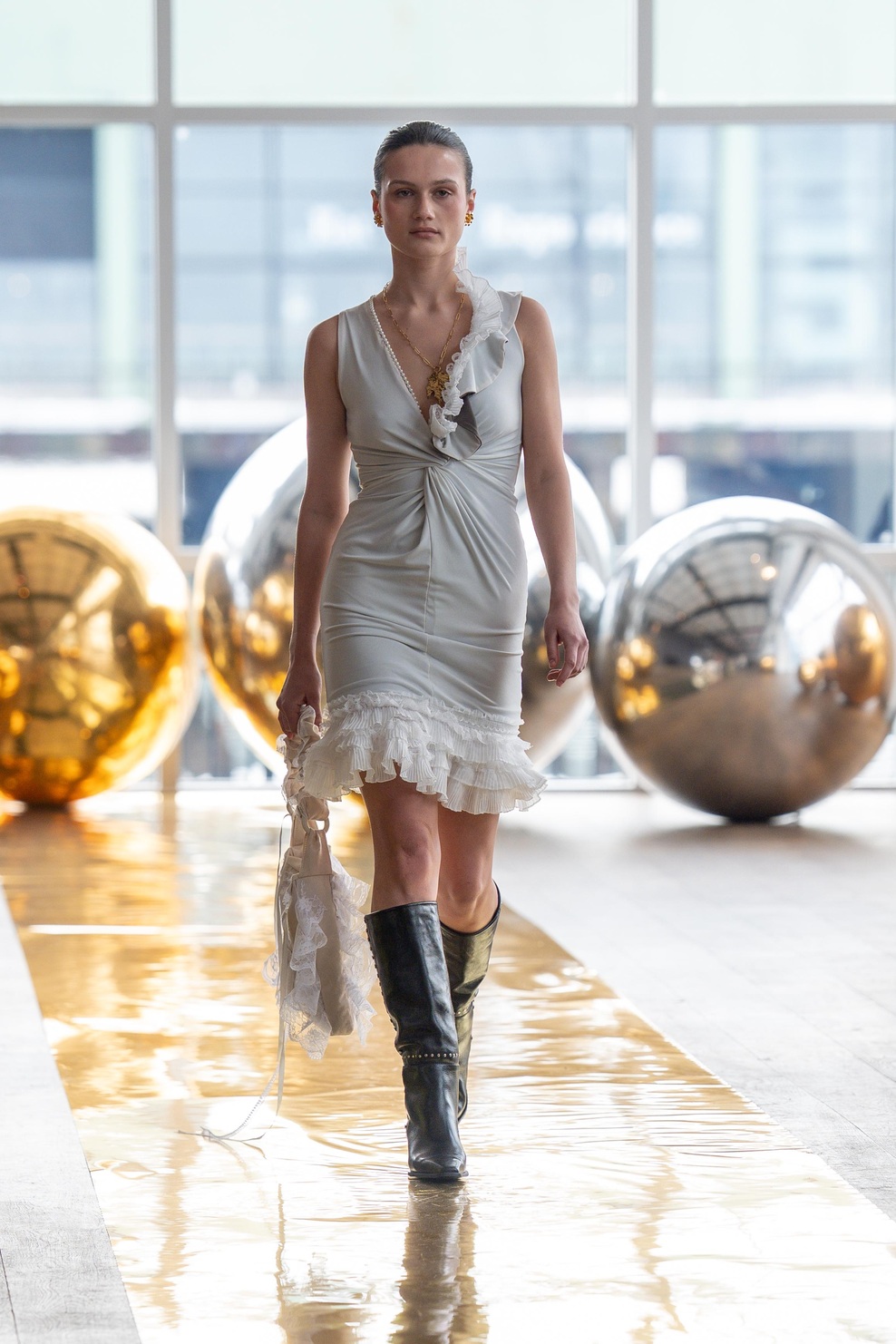 MUNDOE&E with LOVETUNAY Bag & NINA B. Shoes