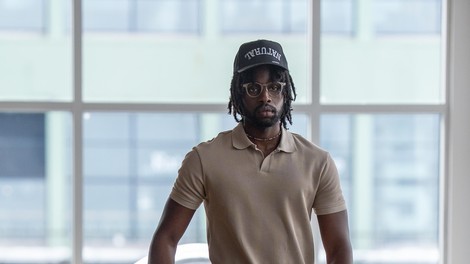 RCOA Hat with SEVEN SAINTS Jewelry & AIRS Bag & VELENCI Glasses