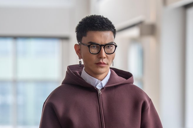 VELENCI Glasses with ROYALTYWAYS & URBAN DIAMONDS Jewelry