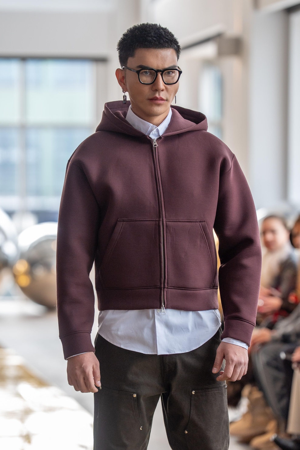 VELENCI Glasses with ROYALTYWAYS & URBAN DIAMONDS Jewelry