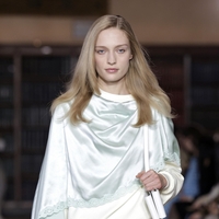 "Sleepy girl" videz je nova luksuzna različica "clean girl" estetike: deluje še bolj osvežujoče