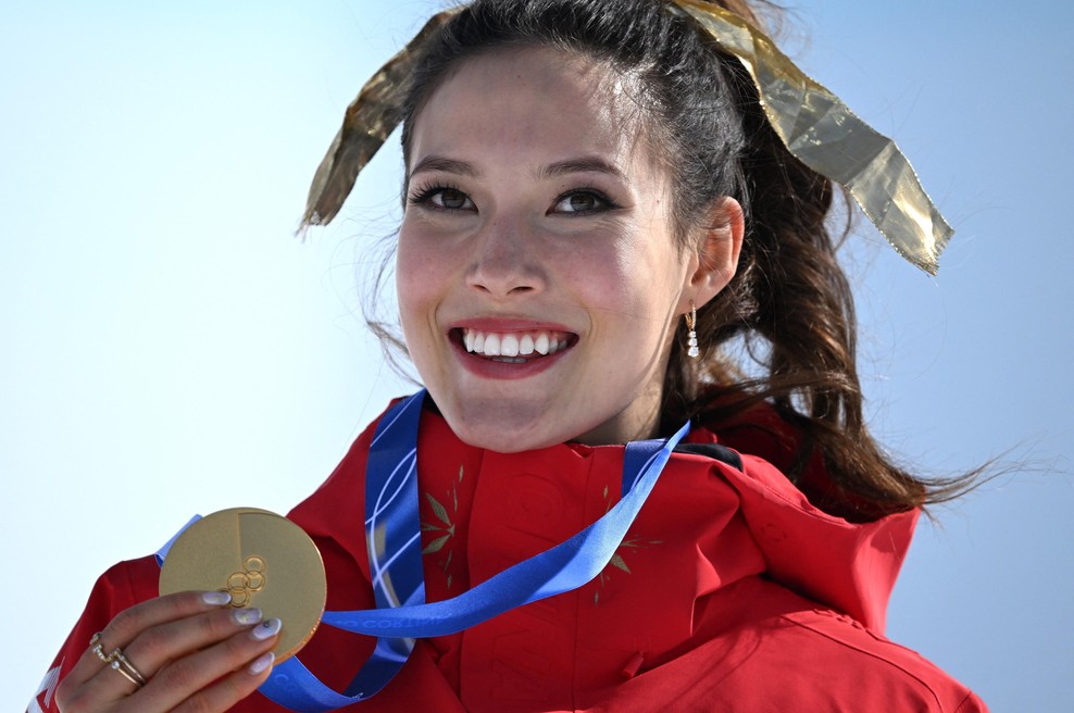 Olimpijka Eileen Gu slekla smučarsko opremo in osupnila na tednu mode v Milanu (foto: Profimedia)