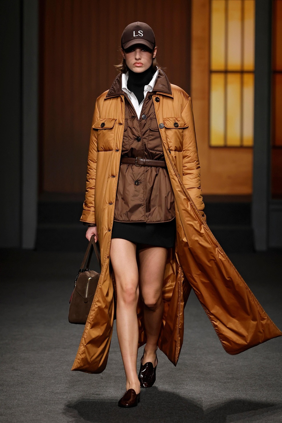 Puli, bela srajca in vrhnji sloj: to so ključni kosi za jesen pri Luisi Spagnoli