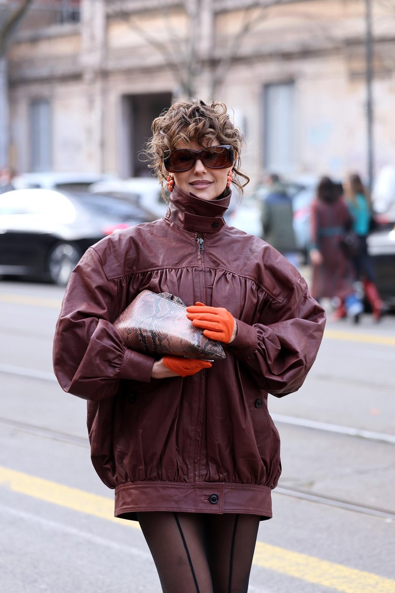 Najbolje oblečene ženske v Milanu nosijo ta model jakne