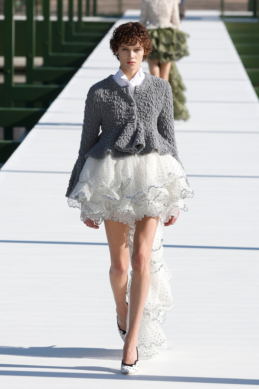 Med cvetjem in volančki: Dior za jesen in zimo 2026/27