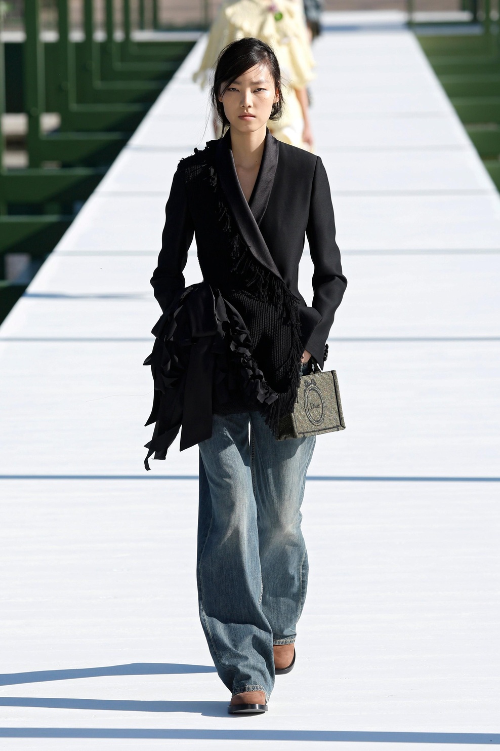 Med cvetjem in volančki: Dior za jesen in zimo 2026/27