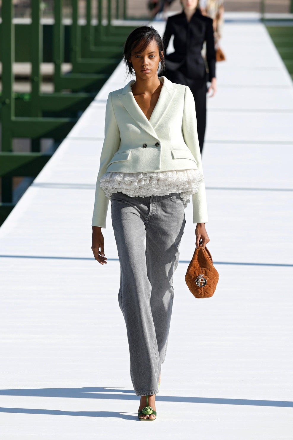 Med cvetjem in volančki: Dior za jesen in zimo 2026/27