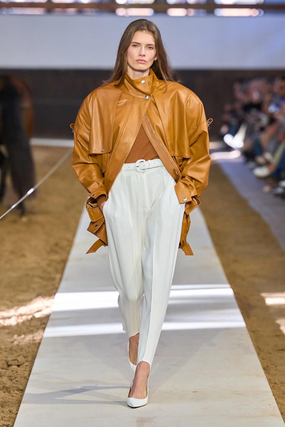 Stella McCartney na modno pisto vključila konje in ustvarila magično kuliso