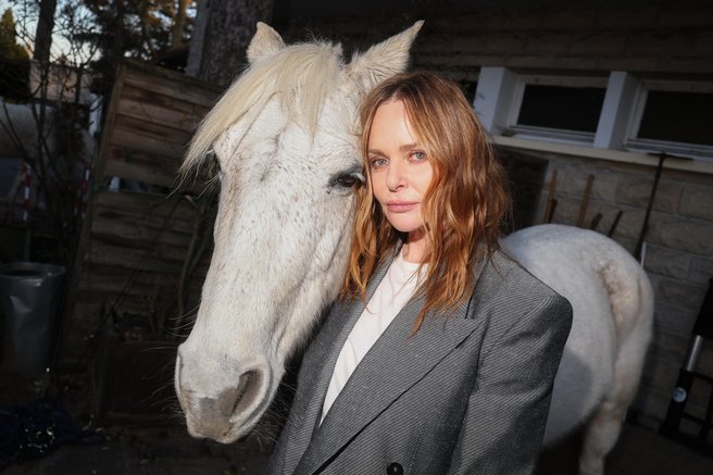 Stella McCartney na modno pisto vključila konje in ustvarila magično kuliso