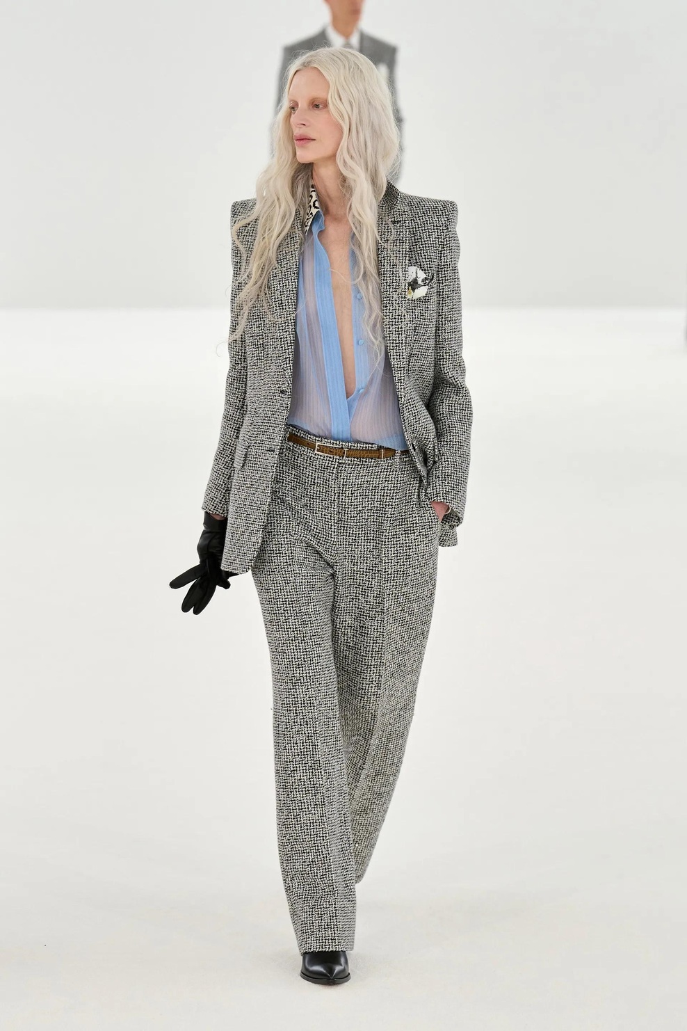 Haider Ackermann nadaljuje novo poglavje znamke Tom Ford z drzno kolekcijo