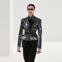 Haider Ackermann nadaljuje novo poglavje znamke Tom Ford z drzno kolekcijo