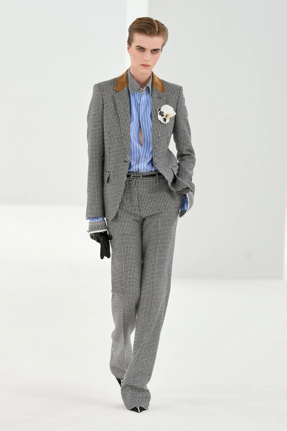 Haider Ackermann nadaljuje novo poglavje znamke Tom Ford z drzno kolekcijo