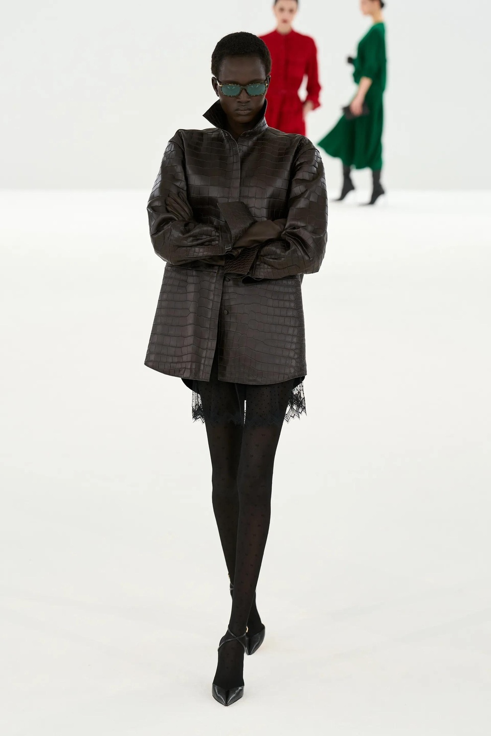 Haider Ackermann nadaljuje novo poglavje znamke Tom Ford z drzno kolekcijo