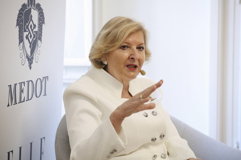 Elle Dialog nam je razkril moč ženske besede v času, ko je pogovor morda še edina pot do mirnejše prihodnosti