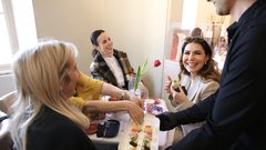 Elle Dialog nam je razkril moč ženske besede v času, ko je pogovor morda še edina pot do mirnejše prihodnosti