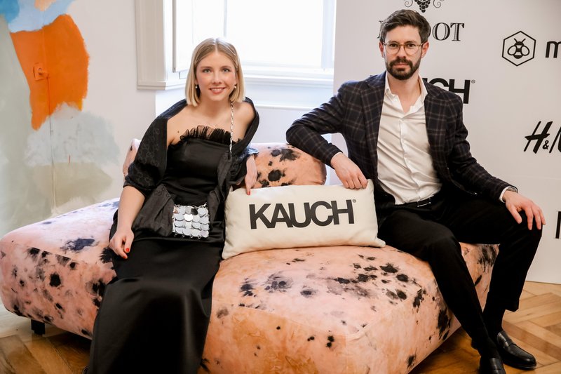 Sedeli smo na edinstvenem kavču slovenske znamke Kauch in zdaj vemo, zakaj je to udobje, ki ga preprosto morate doživeti