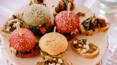 
                                                         Kaj vse smo se naučili v pogovoru z Vesno Milek in Darjo Bavdaž Kuret na letošnjem dogodku Elle Dialog