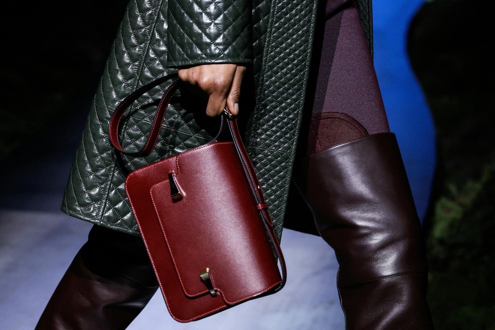 Kako s pasom oplemenititi vsak stajling? Hermès za jesen in zimo 2026/27