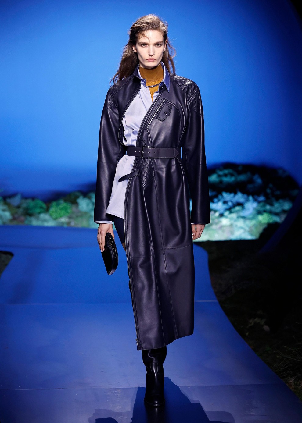 Nova kolekcija Nadège Vanhée za Hermès združuje romantiko in funkcionalnost, svoj navdih pa črpa iz somraka – prehodnega trenutka med …