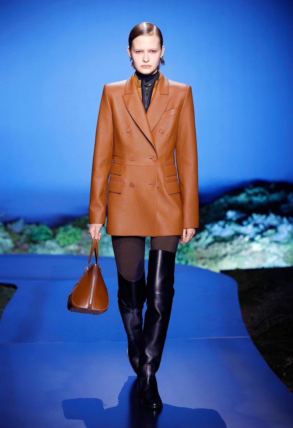 Kako s pasom oplemenititi vsak stajling? Hermès za jesen in zimo 2026/27