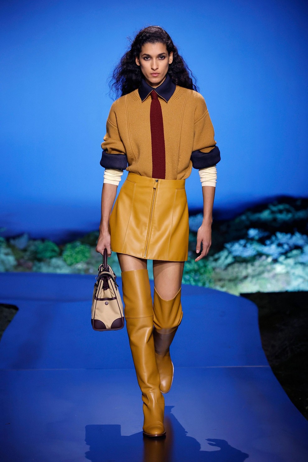 Kako s pasom oplemenititi vsak stajling? Hermès za jesen in zimo 2026/27