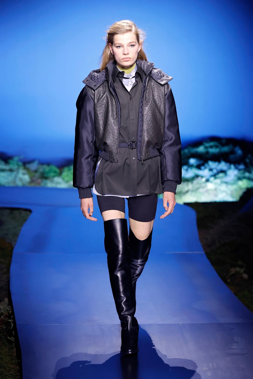 Kako s pasom oplemenititi vsak stajling? Hermès za jesen in zimo 2026/27