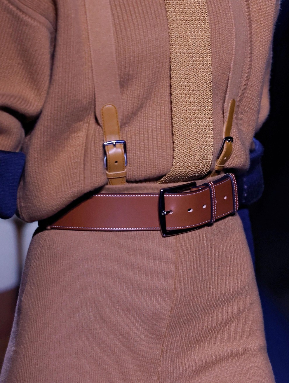 Kako s pasom oplemenititi vsak stajling? Hermès za jesen in zimo 2026/27