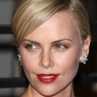 Obleka, ki je dvignila veliko prahu: ta modni kos Charlize Theron je razdelil kritike