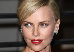 Obleka, ki je dvignila veliko prahu: ta modni kos Charlize Theron je razdelil kritike