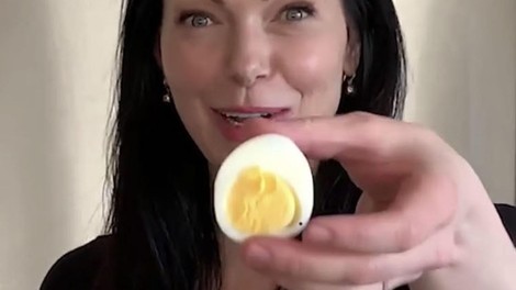 Kako skuhati jajca, da ne počijo: odgovor je tako preprost, da se boste prijeli za glavo