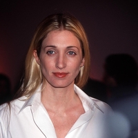 Kako je poročna obleka Carolyn Bessette spremenila poročne obleke za vedno