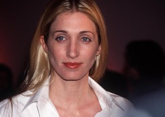 Kako je poročna obleka Carolyn Bessette spremenila poročne obleke za vedno