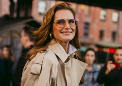 Večina žensk z uporabo ličil nenamerno postara svoj obraz: kaj narediti namesto tega?