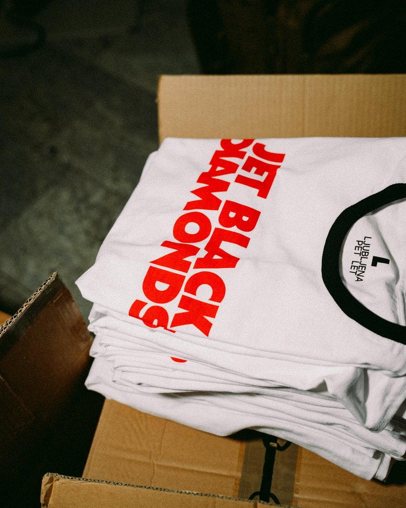 »Pogumno!« Ta znana slovenska skupina v enem tednu storila, kar ni še nihče – zdaj vemo razlog!