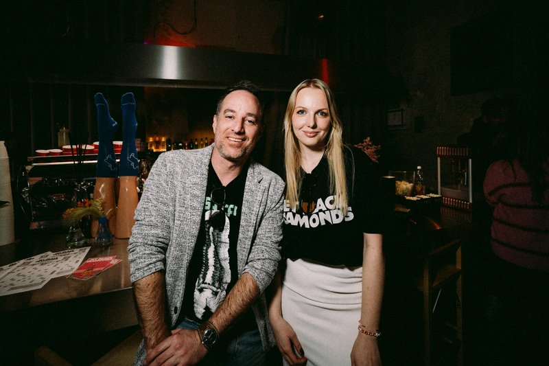 »Pogumno!« Ta znana slovenska skupina v enem tednu storila, kar ni še nihče – zdaj vemo razlog!