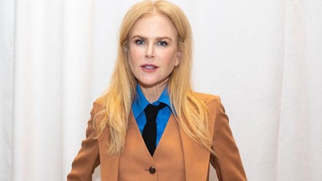 Najboljši pudri za ženske nad 50. let: Izbrišejo drobne linije in zgladijo teksturo