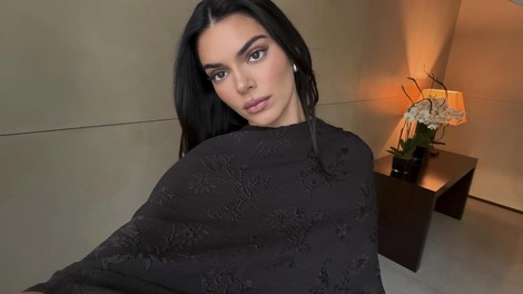 To je najljubša maskara Kendall Jenner: Pokazala, kako doseči bolj polne in goste trepalnice
