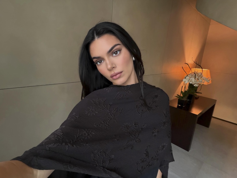 To je najljubša maskara Kendall Jenner: Pokazala, kako doseči bolj polne in goste trepalnice (foto: Profimedia)