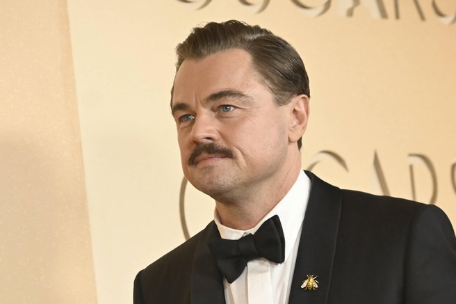 Ljudje komentirajo DiCaprijev videz na oskarjih: "Kriza srednjih let na dveh nogah"