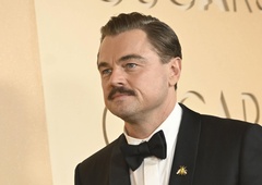 Ljudje komentirajo DiCaprijev videz na oskarjih: "Kriza srednjih let na dveh nogah"