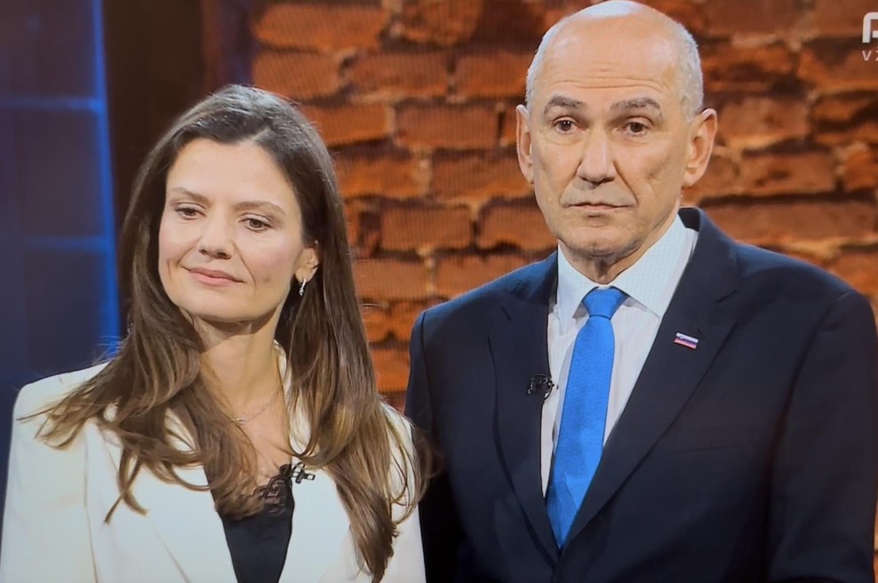 Kaj je z izbiro oblačil na soočenju sporočila Urška Bačovnik Janša? (foto: POP TV/posnetek zaslona)