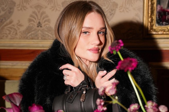 Pomladna modna muza: Rosie Huntington-Whiteley nas je navdihnila na tednu mode v Parizu