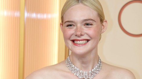 Slovenka v ozadju ene najbolj opaznih oblek na oskarjih: v njej blestela Elle Fanning