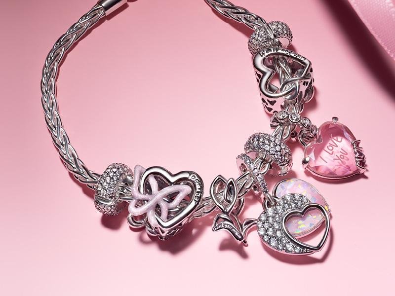 Še iščete popolno darilo za materinski dan? S Pandoro podarite trajni spomin