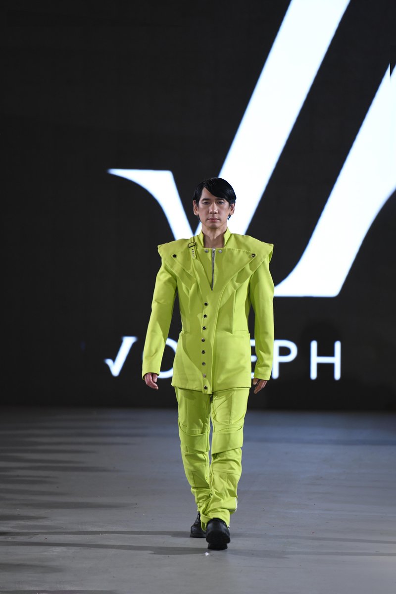 Model Brian Metcalf se vrača k The Bureau za teden mode v Los Angelesu