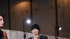 
                                                         Model Brian Metcalf se vrača k The Bureau za teden mode v Los Angelesu