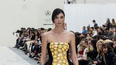 
                                                         Isabel Sanchis modna revija