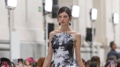 
                                                         Isabel Sanchis modna revija